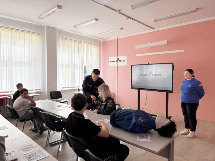  В школе села Елховка прошел открытый урок по оказанию доврачебной медицинской помощи 