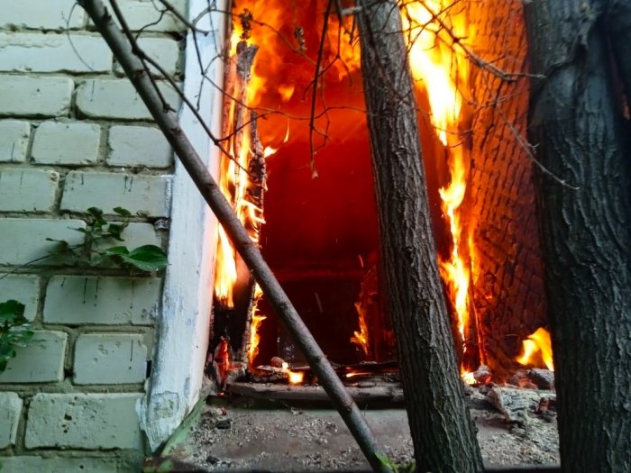 Пожар, который произошел утром в городском округе Октябрьск, наши огнеборцы оперативно потушили за 50 минут   