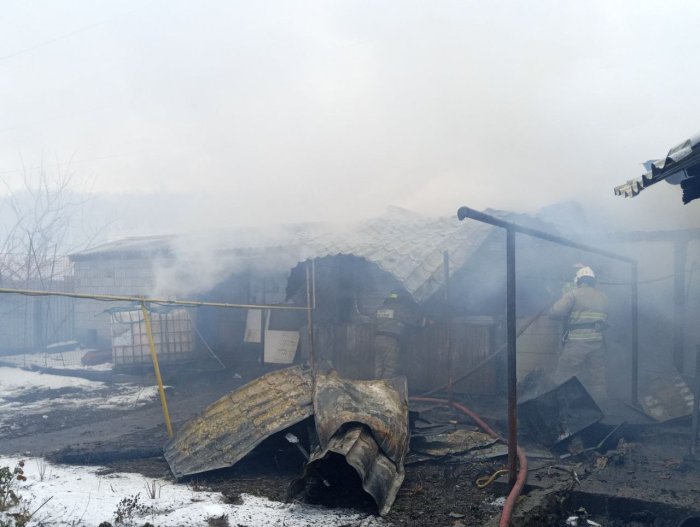 В настоящий момент наши огнеборцы пожарно-спасательного отряда № 41 работают на пожаре в Красноярском районе