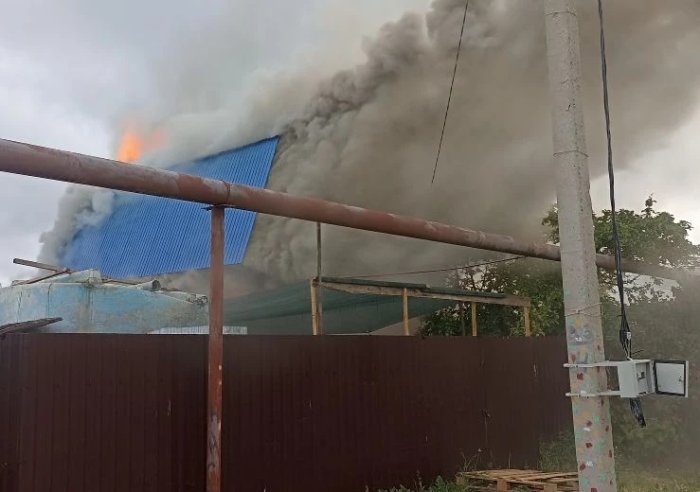 В Ставропольском районе утром загорелись дом и хозяйственные постройки на площади 130 квадратных метров