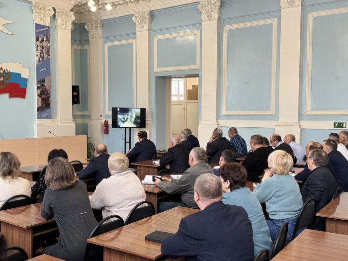 В актовом зале областного ГКУ «Центр по делам гражданской обороны, пожарной безопасности и чрезвычайным ситуациям» состоялось совещание под председательством руководителя ведомства Вячеслава Исаева