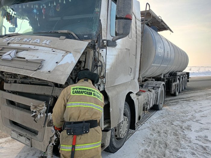 В воскресенье в Борском районе произошло попутное столкновение двух автомобилей 