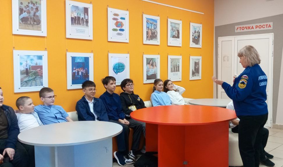 Наши территориальные пожарно-спасательные подразделения продолжают проводить уроки мужества в учебных заведениях