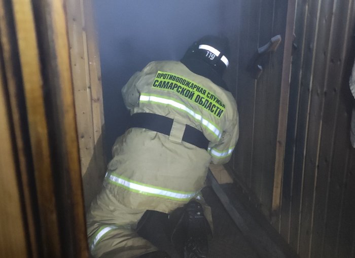 В Клявлинском районе загорелось чердачное помещение бани