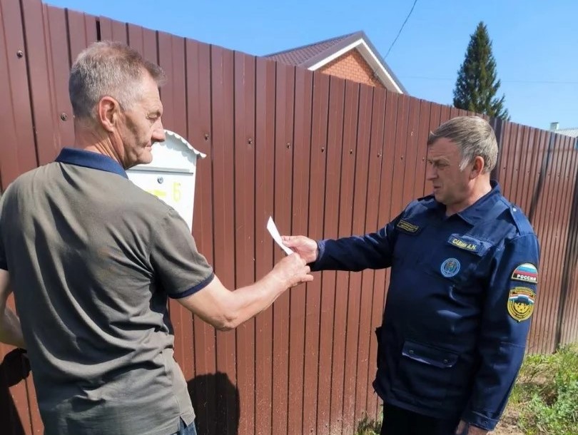 Специалисты 46-го пожарно-спасательного отряда провели профилактические инструктажи в Волжском районе   