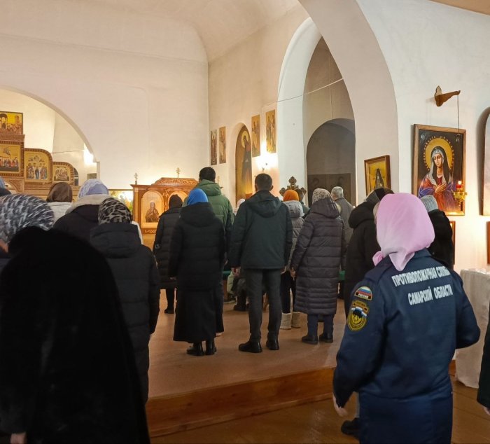 В ночь с 6 на 7 января на мероприятиях, связанных с празднованием Рождества Христова, наши специалисты обеспечили безопасность в Шигонском, Исаклинском, Елховском и Борском районах