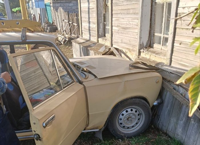 Наезд на препятствие легкового автомобиля в Алексеевском районе