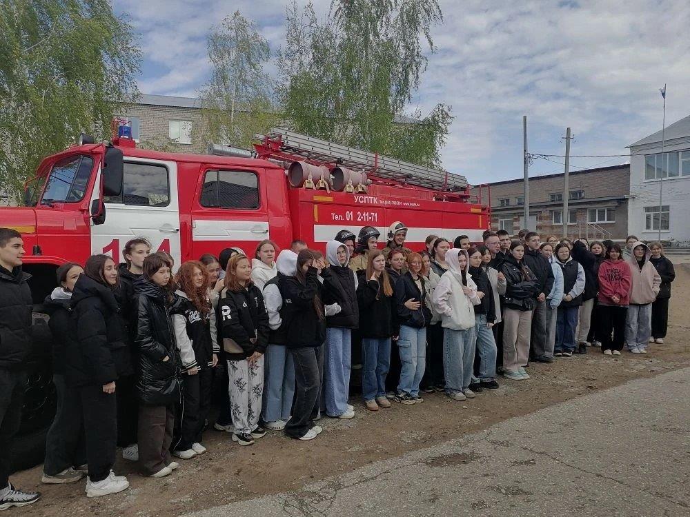 Студенты медицинского колледжа узнали о профессии пожарного