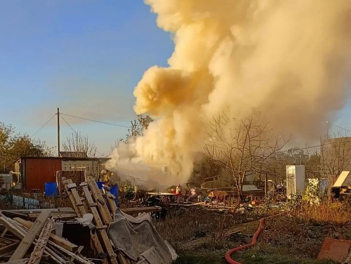 В Волжском районе огнеборцы оперативно ликвидировали возгорание неэксплуатируемой постройки