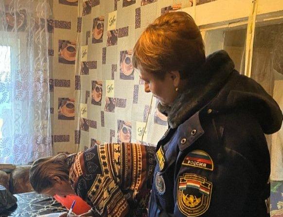 Инструктор противопожарной профилактики пожарно-спасательной части № 114 пожарно-спасательного отряда № 37 Оксана Ташлинцева на постоянной основе проводит профилактические встречи с жителями Шигонского района