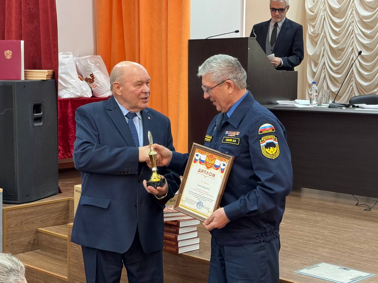 Ветераны пожарной охраны ГКУ СО «Центр по делам ГО, ПБ и ЧС» во главе с заместителем руководителя Центра Вадимом Милюком приняли участие в отчетной конференции   