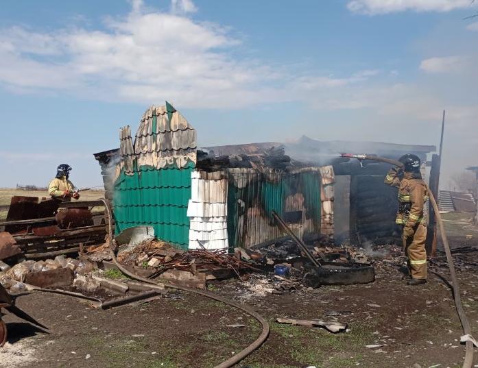 В Исаклинском районе огнеборцы оперативно ликвидировали возгорание бани