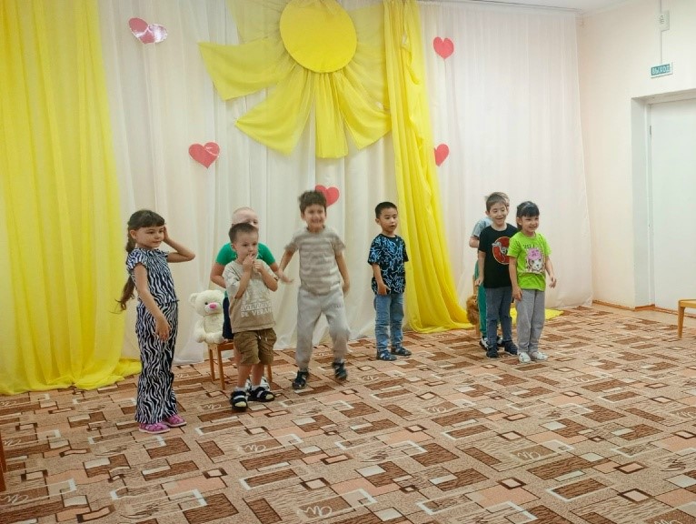 Инструктор противопожарной профилактики 133 Части провела спортивную эстафету с подрастающим поколением