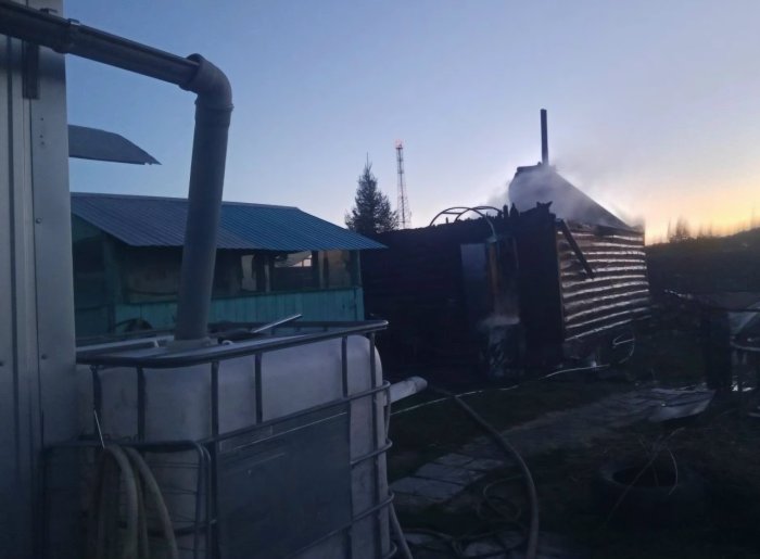 В Сызранском районе огнеборцы потушили горящую баню в селе Смолькино