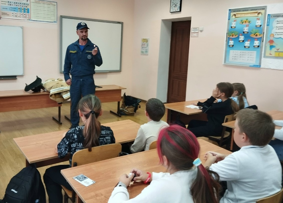 В Шенталинском районе специалисты пожарно-спасательной части № 131 провели для четвероклассников Урок мужества