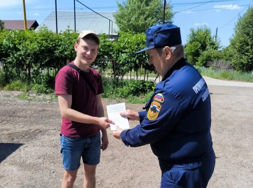 Специалисты 46-го пожарно-спасательного отряда провели профилактические инструктажи в Волжском районе   