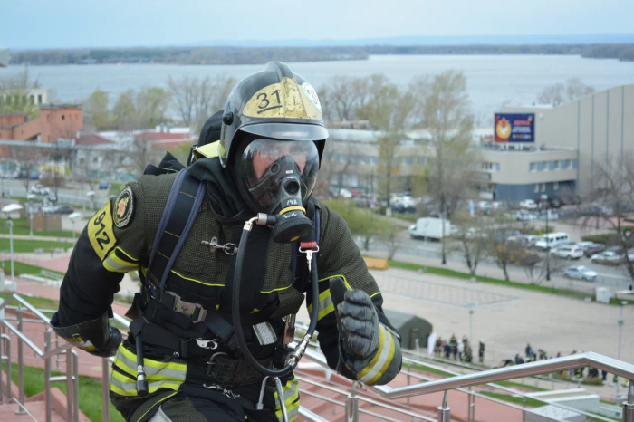 В честь 81‑й годовщины Победы и Дня пожарной охраны России в Самаре прошло торжественное мероприятие – «Лестница Победы»