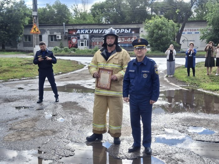 В 30-м пожарно-спасательном отряде Ставропольского района проводили на заслуженный отдых ветерана пожарной охраны