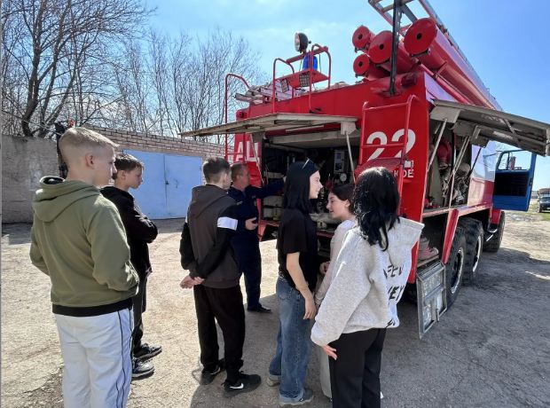 Старшеклассники познакомились с рабочими буднями огнеборцев