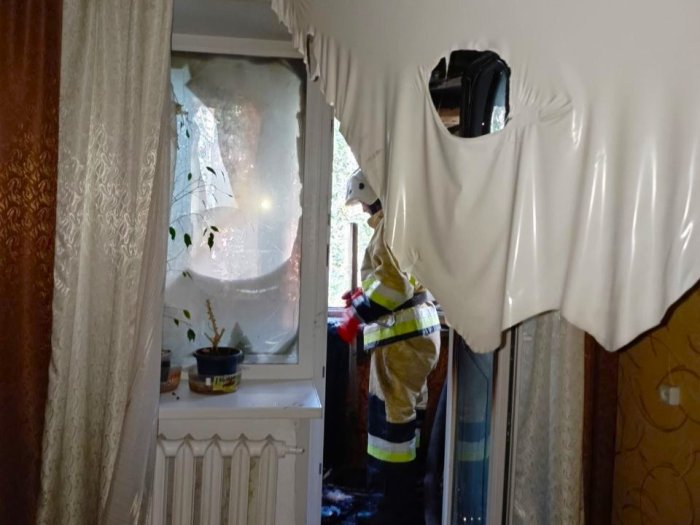Сегодня утром в городском округе Похвистнево в одной из квартир многоквартирного дома горели домашние вещи   