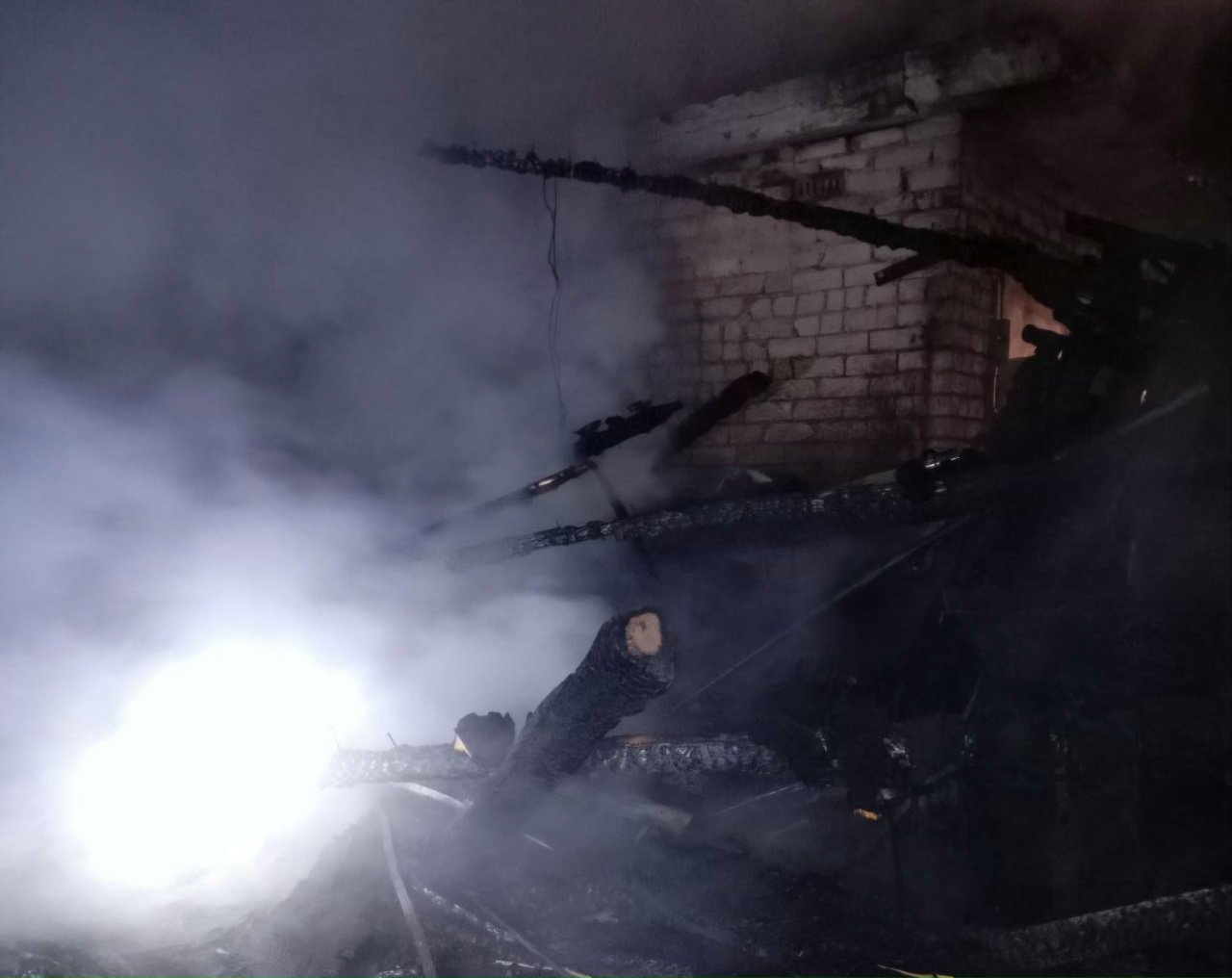 Сызранские огнеборцы несколько раз за дежурство выезжали на тушение пожаров