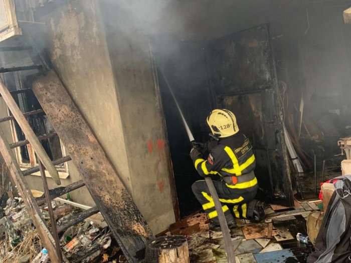 Сегодня в Волжском районе огнеборцы пожарно-спасательных частей №№ 128 и 78 Отряда № 46 ликвидировали возгорание на площади 100 квадратных метров