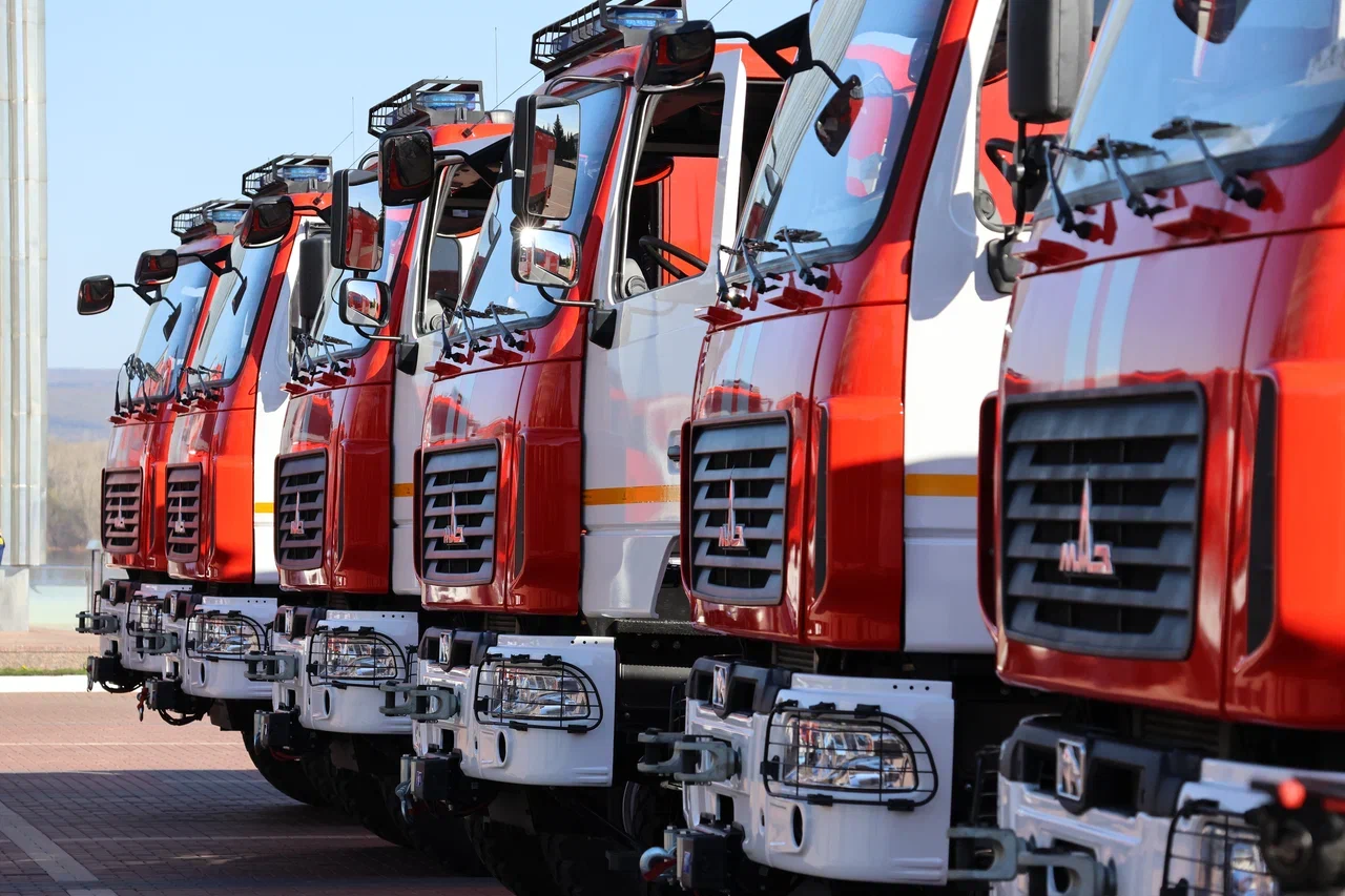 В День пожарной охраны Российской Федерации в Самаре прошла церемония передачи в пожарно-спасательные подразделения области новых спецавтомобилей