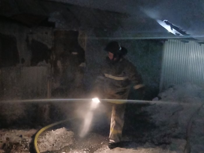 В селе Кандабулак Сергиевского района произошел пожар на площади 40 квадратных метров