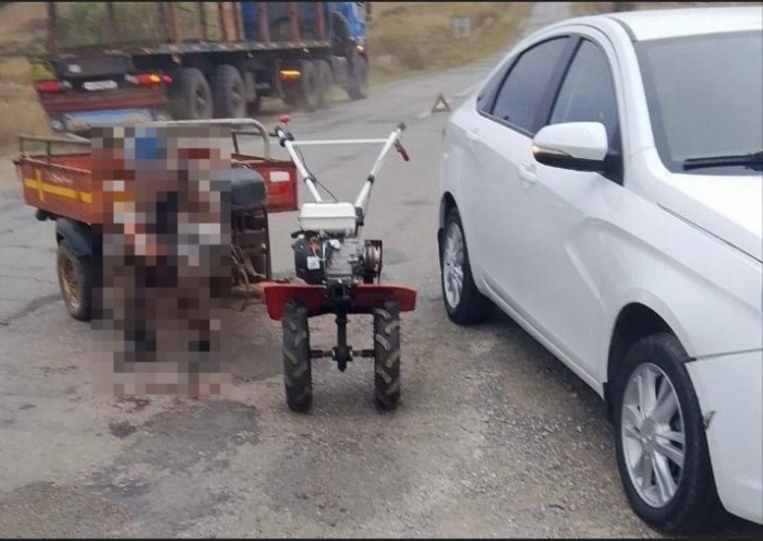Попутное столкновение легкового автомобиля и мотоблока в Похвистневском районе