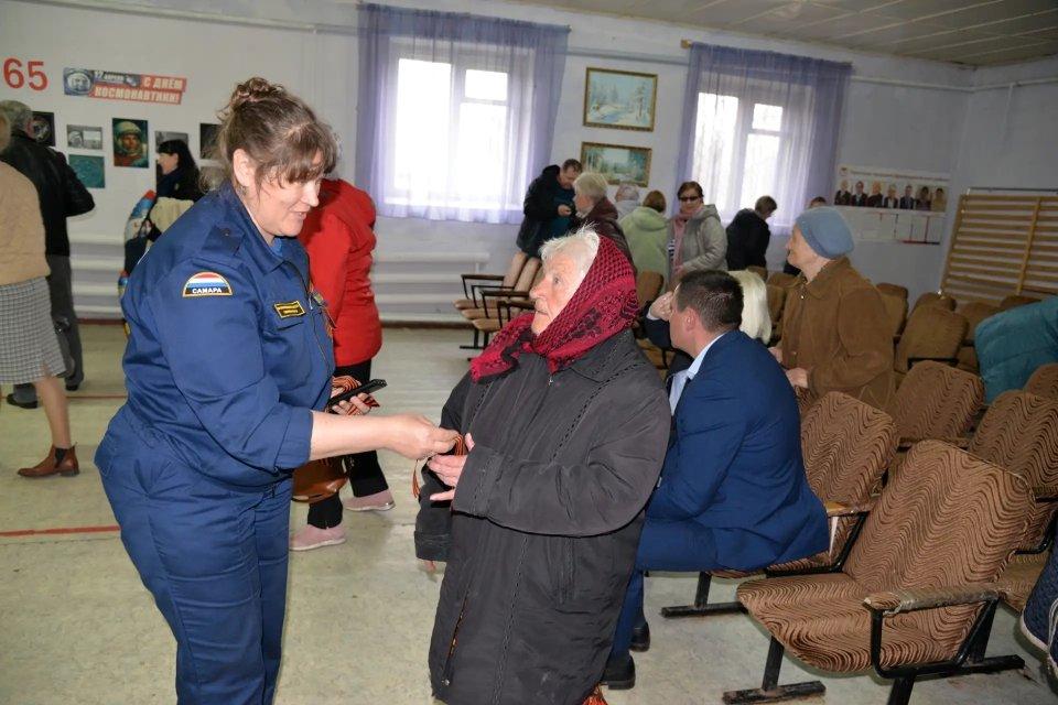 Во Всероссийской акции «Георгиевская ленточка» приняли участие и представители пожарно-спасательной части № 126 Красноармейского района