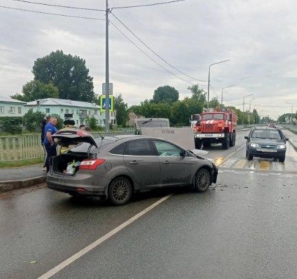 Лобовое столкновение двух автомобилей в Красноармейском районе