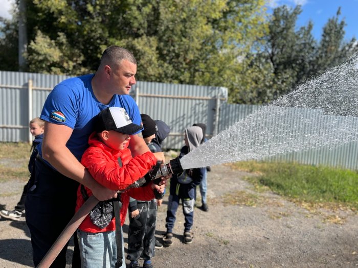 Наши огнеборцы активно проводят экскурсии в пожарные подразделения