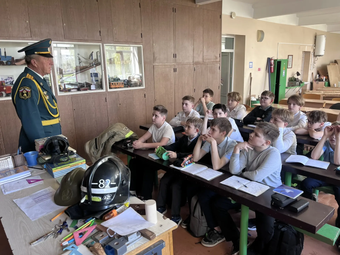 Сегодня, в честь Дня пожарной охраны России, наши специалисты побывали в гостях у кинельских школьников