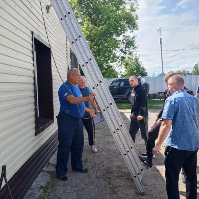 В Красноармейском районе прошло обучающее занятие с трехколенной лестницей
