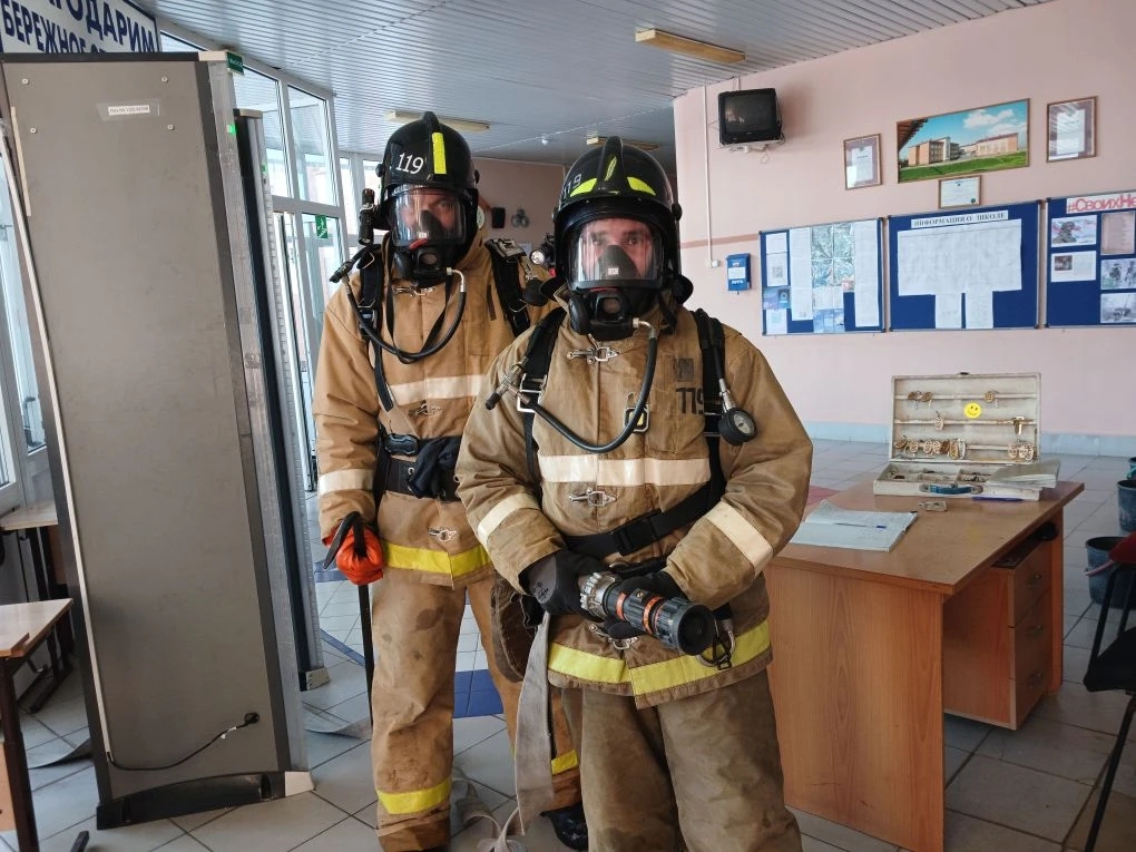 Пожарно-тактическое учение на объекте с массовым пребыванием людей проведено в Клявлинском районе