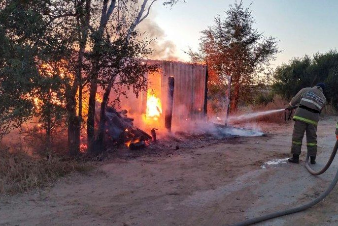 Огнеборцы Красноармейского района ликвидировали пожар в песчаном карьере. Горел вагончик