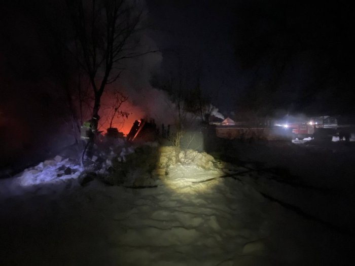 Вчера в городском округе Кинель горели заброшенные гаражи на площади 100 квадратных метров