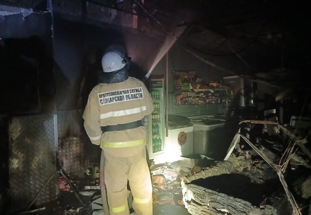 Вчера вечером в районном центре Клявлино произошел пожар в магазине