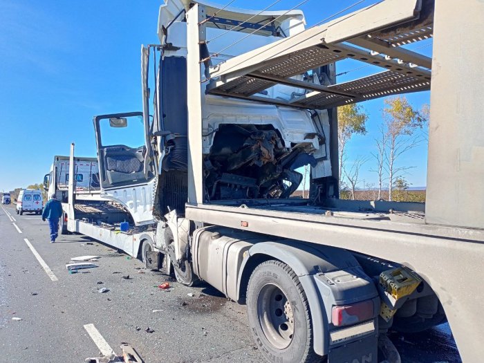 В Сергиевском районе произошло ДТП с участием двух грузовых автомобилей