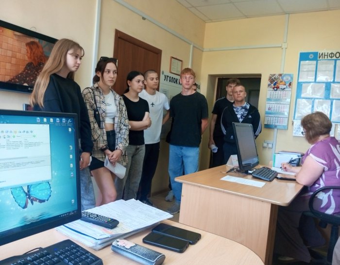 Специалисты пожарно-спасательного отряда № 45 встретились с будущими коллегами 