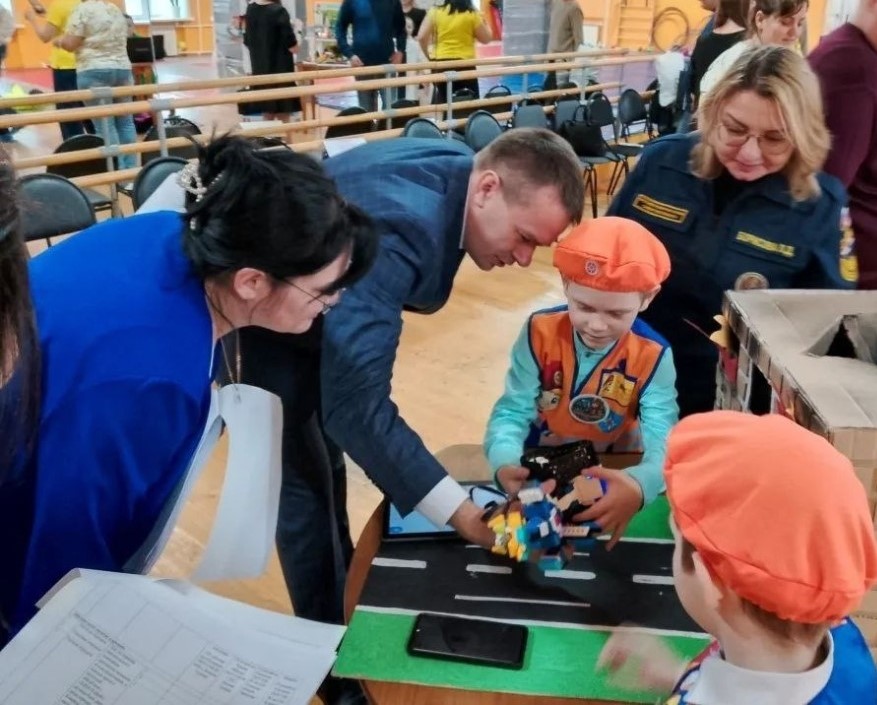 Юные жители Большечерниговского района стали участниками регионального этапа Всероссийского профориентационного технологического конкурса «Инженерные кадры России»