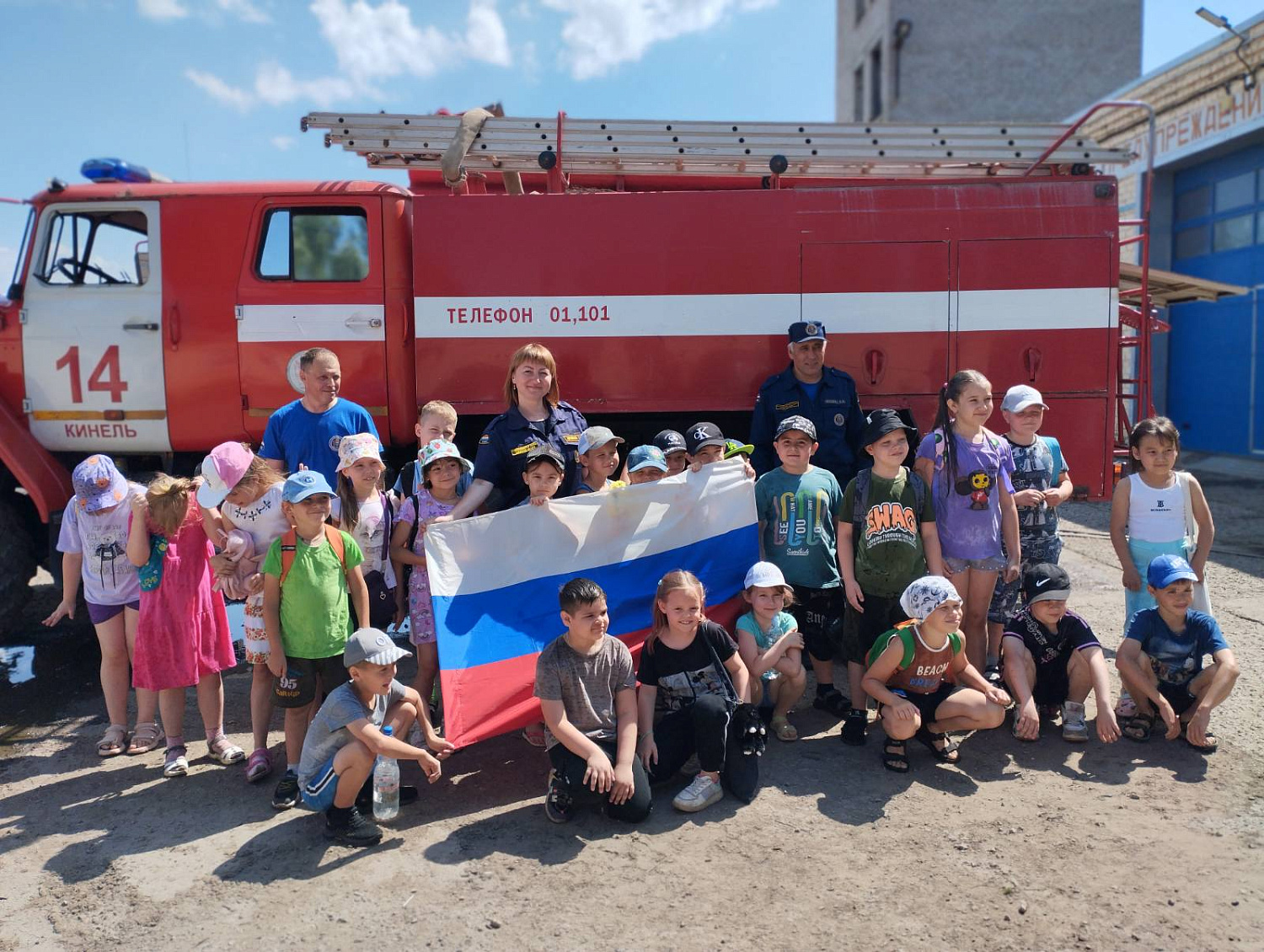 Представители пожарно-спасательного отряда № 34 приняли участие в Всероссийской акции «Окна России»