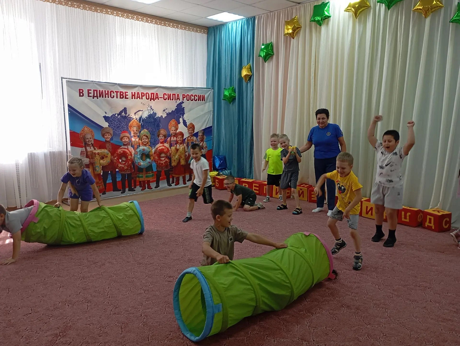 Дошкольники в роли пожарных   