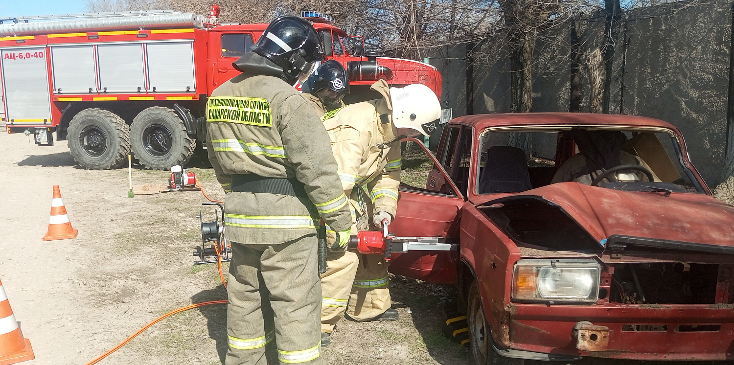 Связь поколений: ветеран дал практические советы молодым огнеборцам