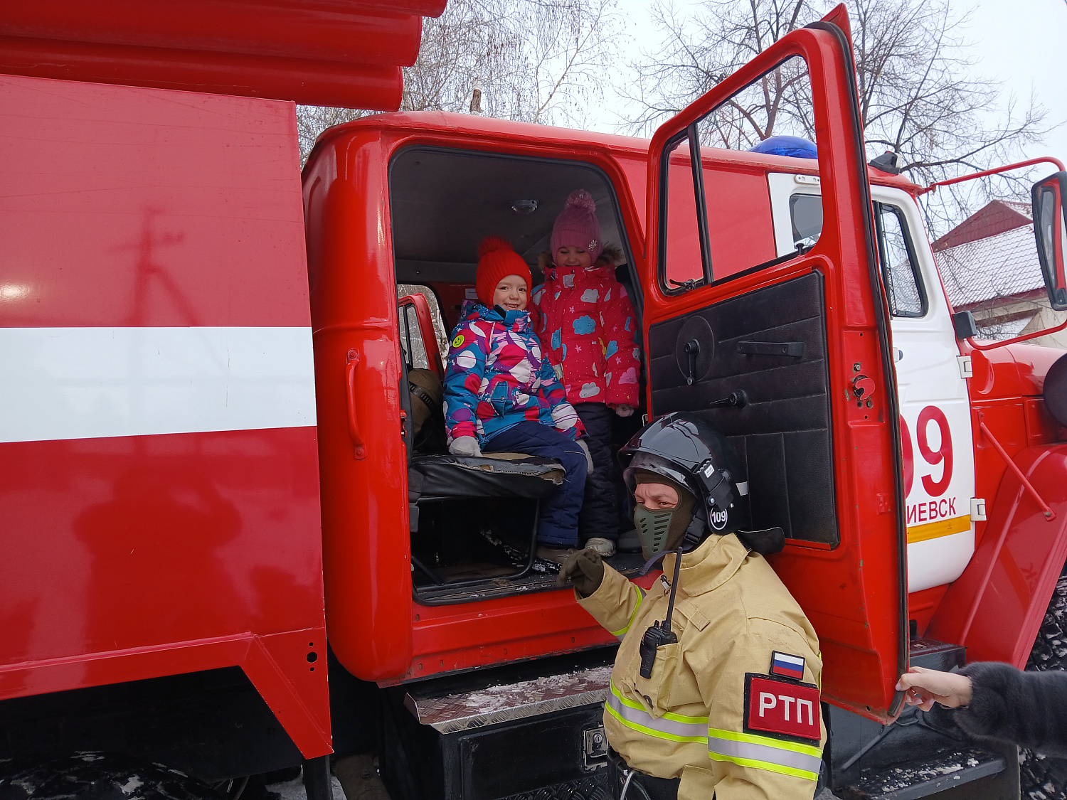 Увлекательное знакомство с пожарной машиной