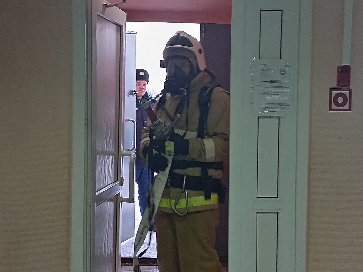 Большеглушицкие пожарные успешно отработали нормативы в рамках пожарно-тактических учений