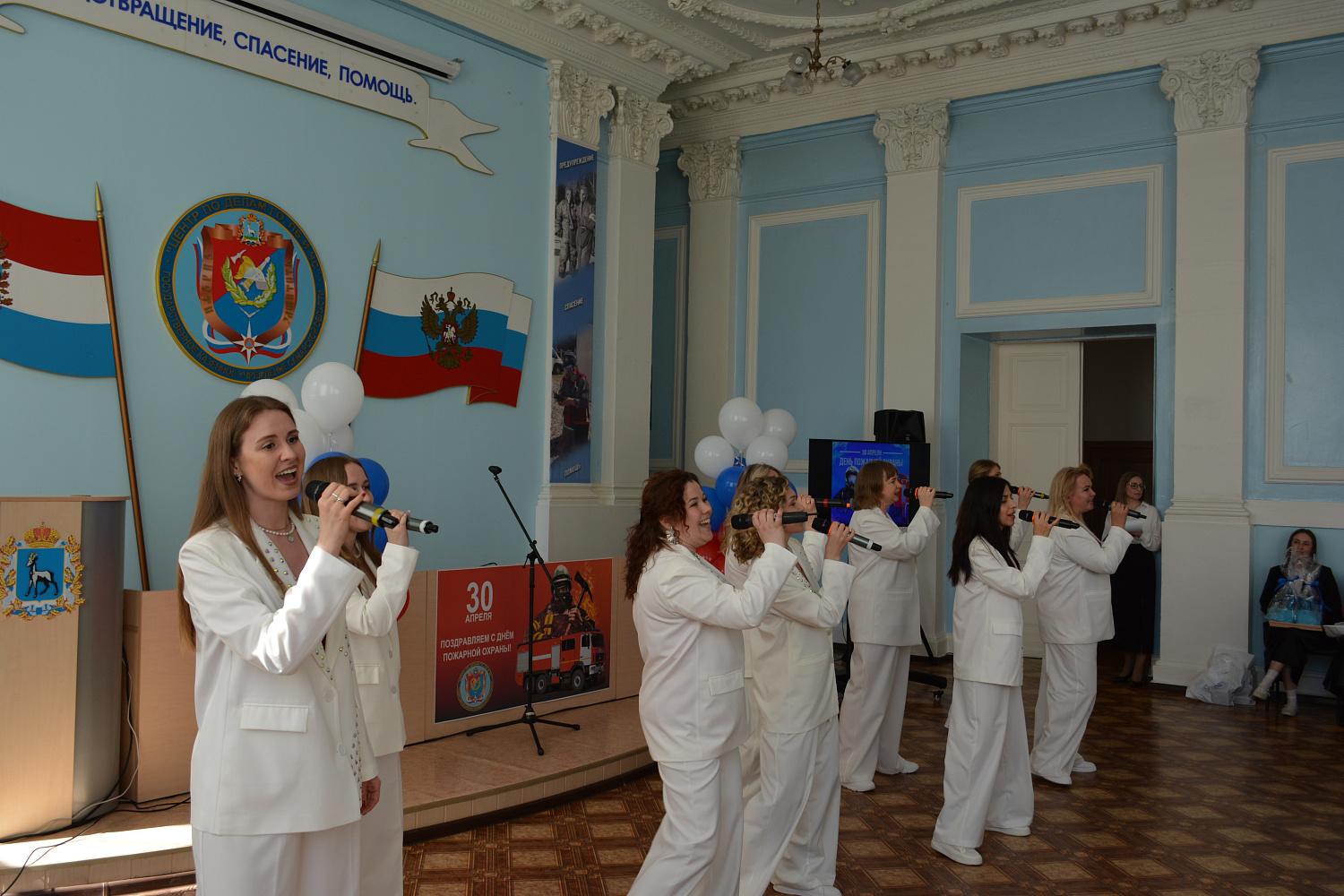 На торжественном мероприятии, посвященном Дню пожарной охраны России,   чествовали отличившихся специалистов и победителей детского конкурса рисунков