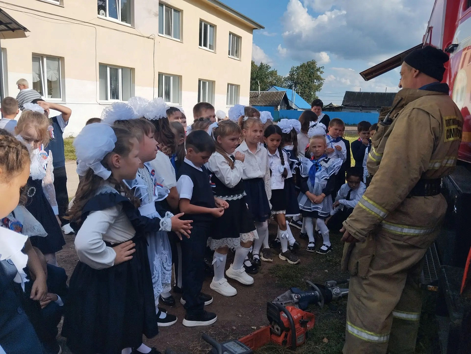 Уроки мужества и Уроки безопасности с участием представителей противопожарной службы Самарской области продолжаются   