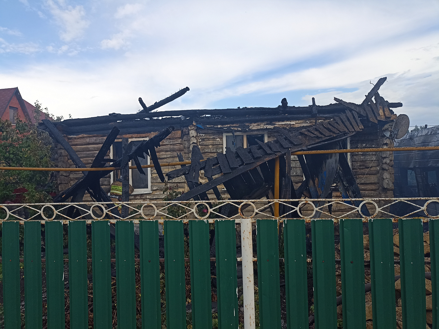 Девяносто квадратных метров были объяты огнем вчера в Шенталинском районе