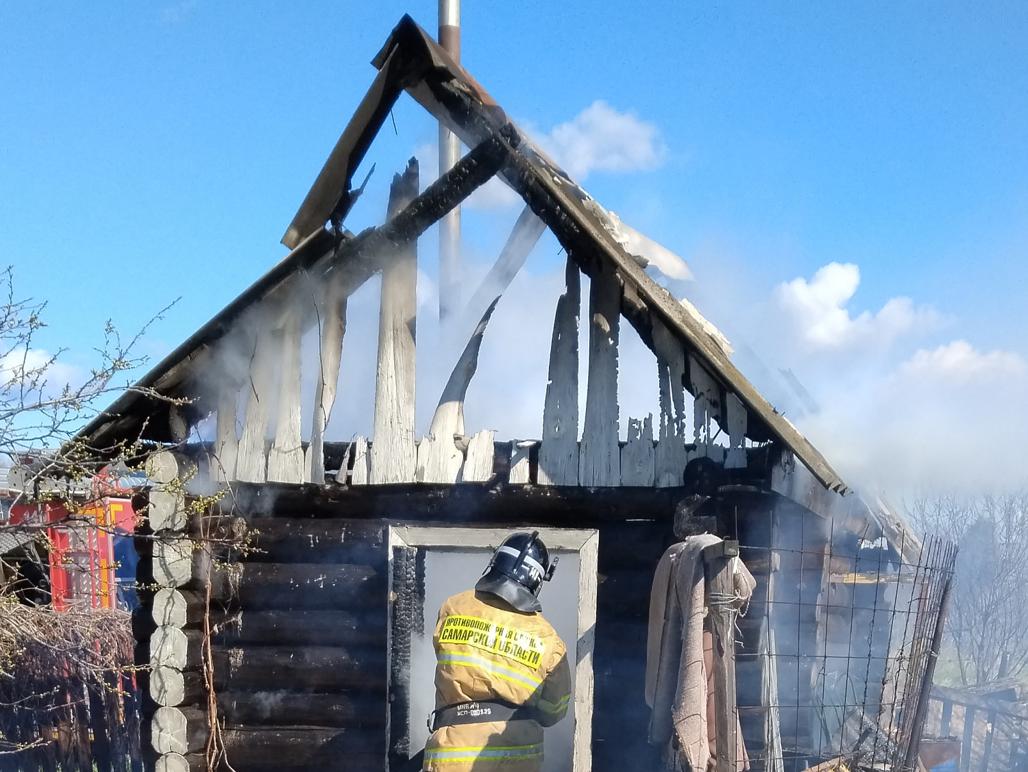 В Ставропольском районе загорелась баня на площади 45 квадратных метров